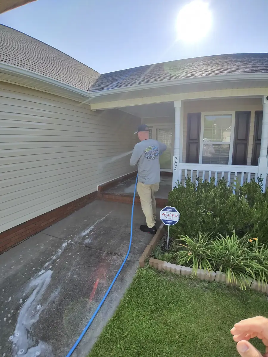 Fresh Start Surface Solutions removing oxidation from vinyl siding on a Jacksonville, NC home