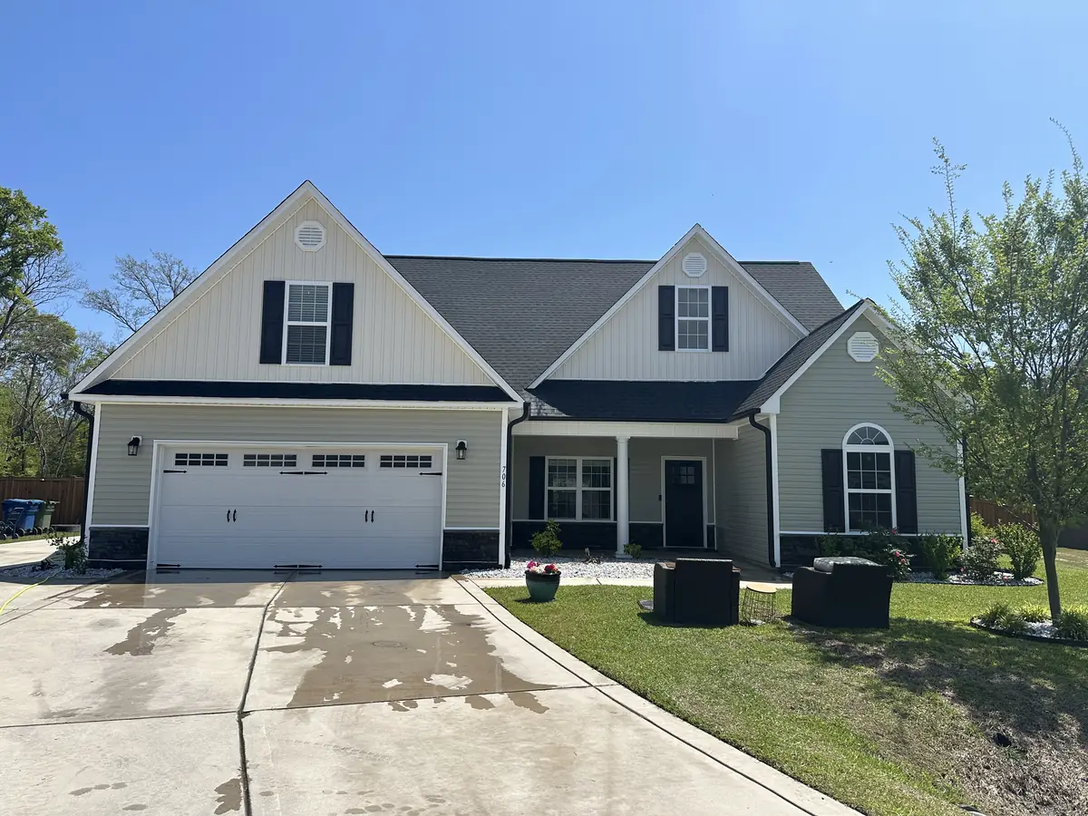 Sneads Ferry NC home exterior fully cleaned by Fresh Start Surface Solutions